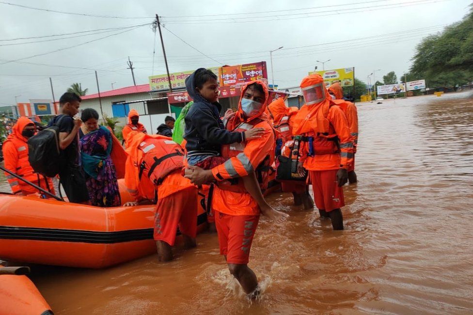 ahmedabad gujarat heavy rainfall causes flood in several areas seven died more than 15 thousand people shifted23