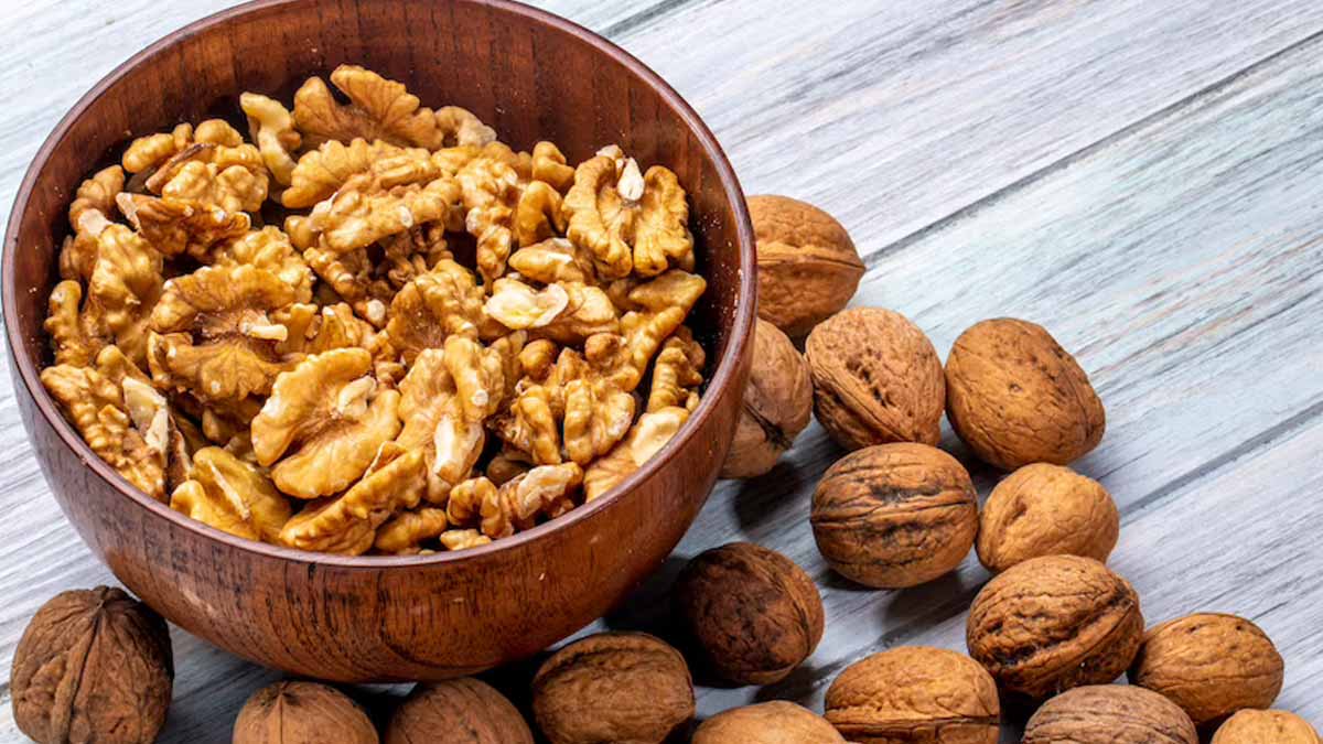 how to control uric acid walnuts can extract uric acid from the body learn the correct way to eat them 1