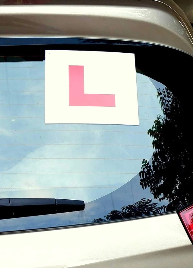 indicates l sign on the cars in india you should be careful while driving auto tips 1