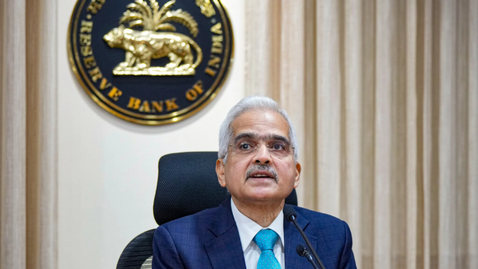 rbi governor shaktikanta das among three gets a plus rating pm narendra modi congratulates12