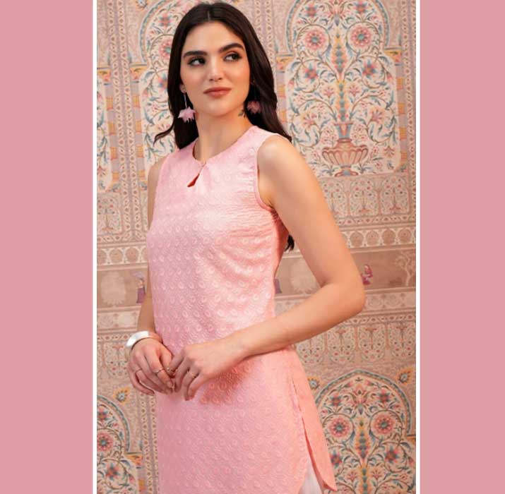 sleeveless short kurtis for office look 2