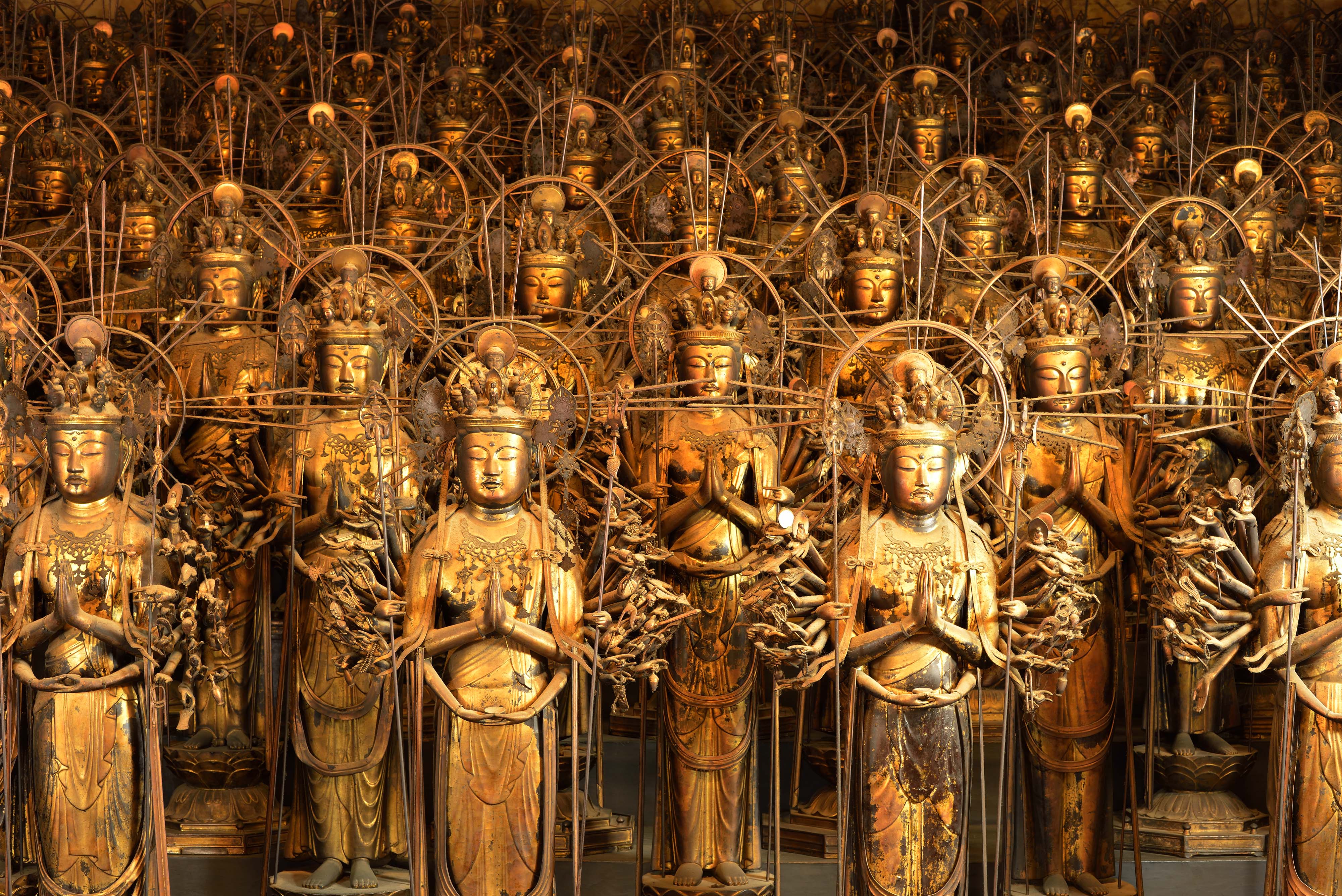 amazing temple sanjusangendo of more than thousand statues longest wooden structure in japan324