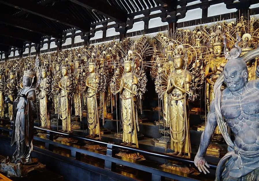 amazing temple sanjusangendo of more than thousand statues longest wooden structure in japan324