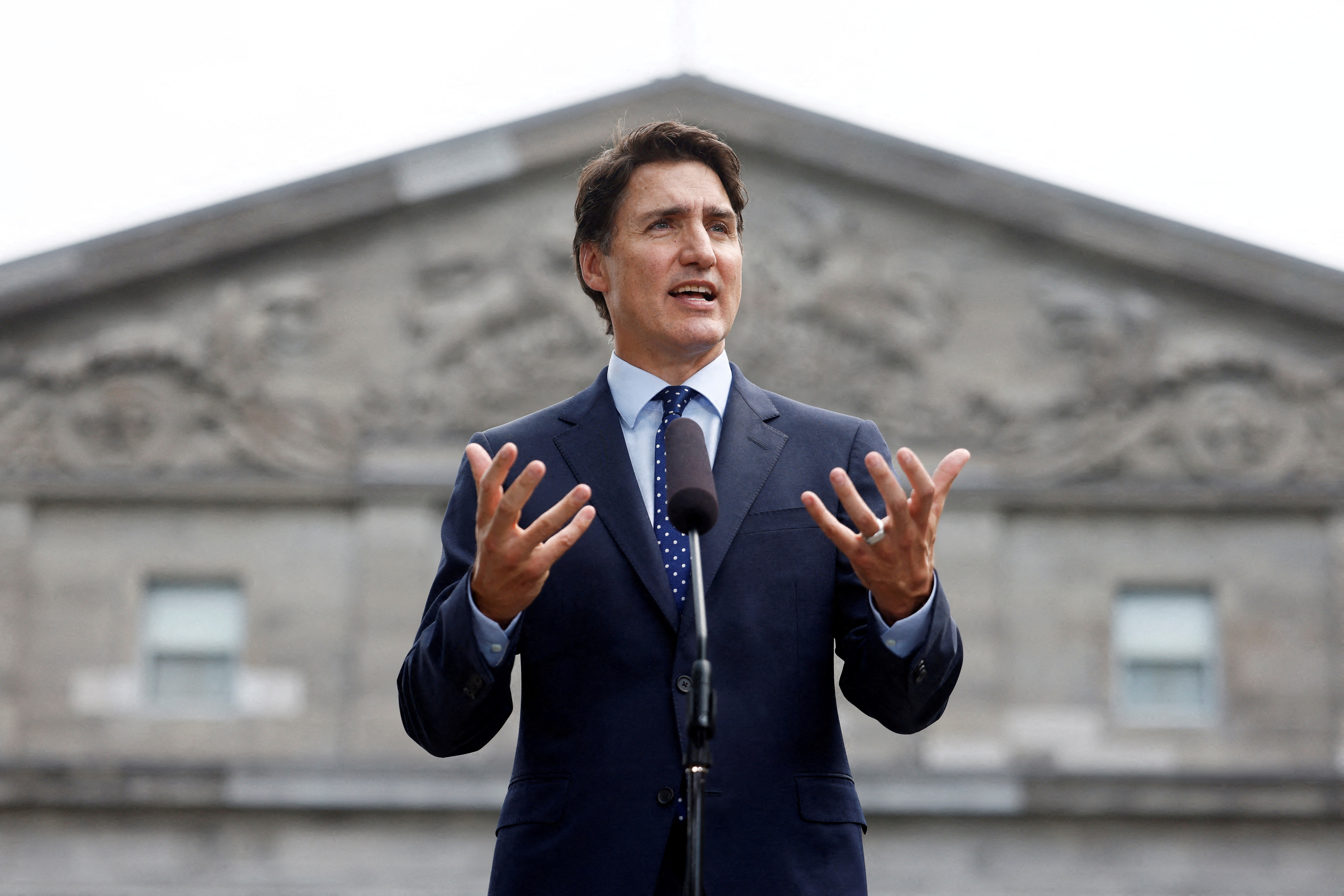 canada trudeau faces no confidence vote in liberal minority government