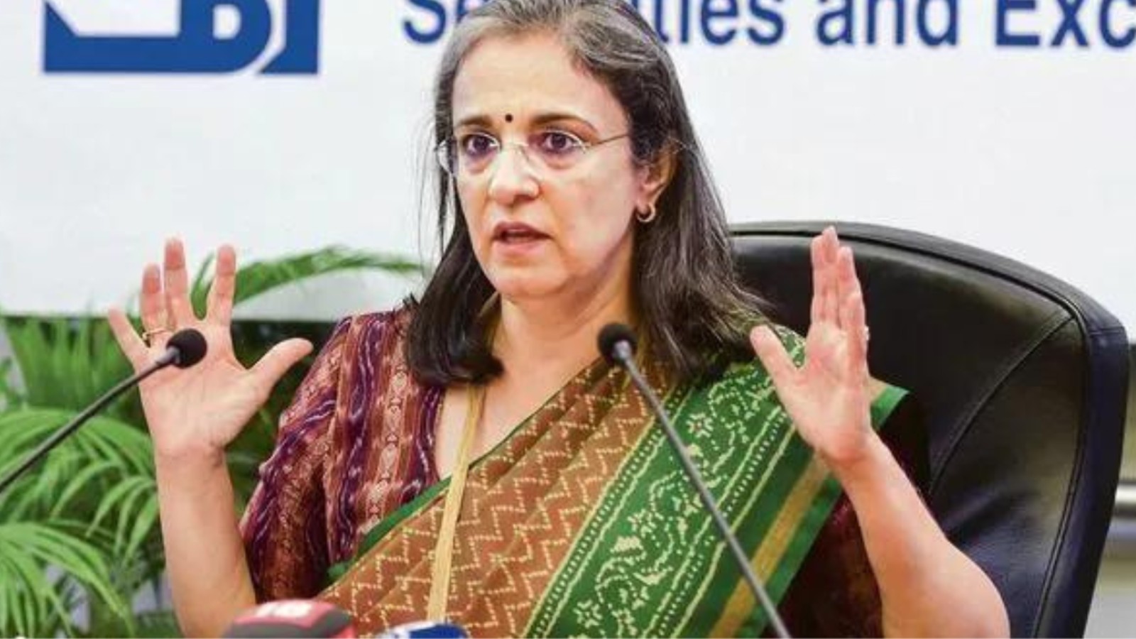 congresss new attack on sebi chief madhavi buch and her husband accused of taking benefits from mahindra mahindra1