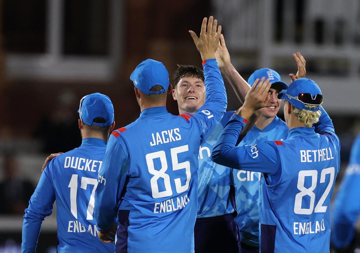 eng vs aus 4th odi highlights england defeat australia 186 runs and keep series alive