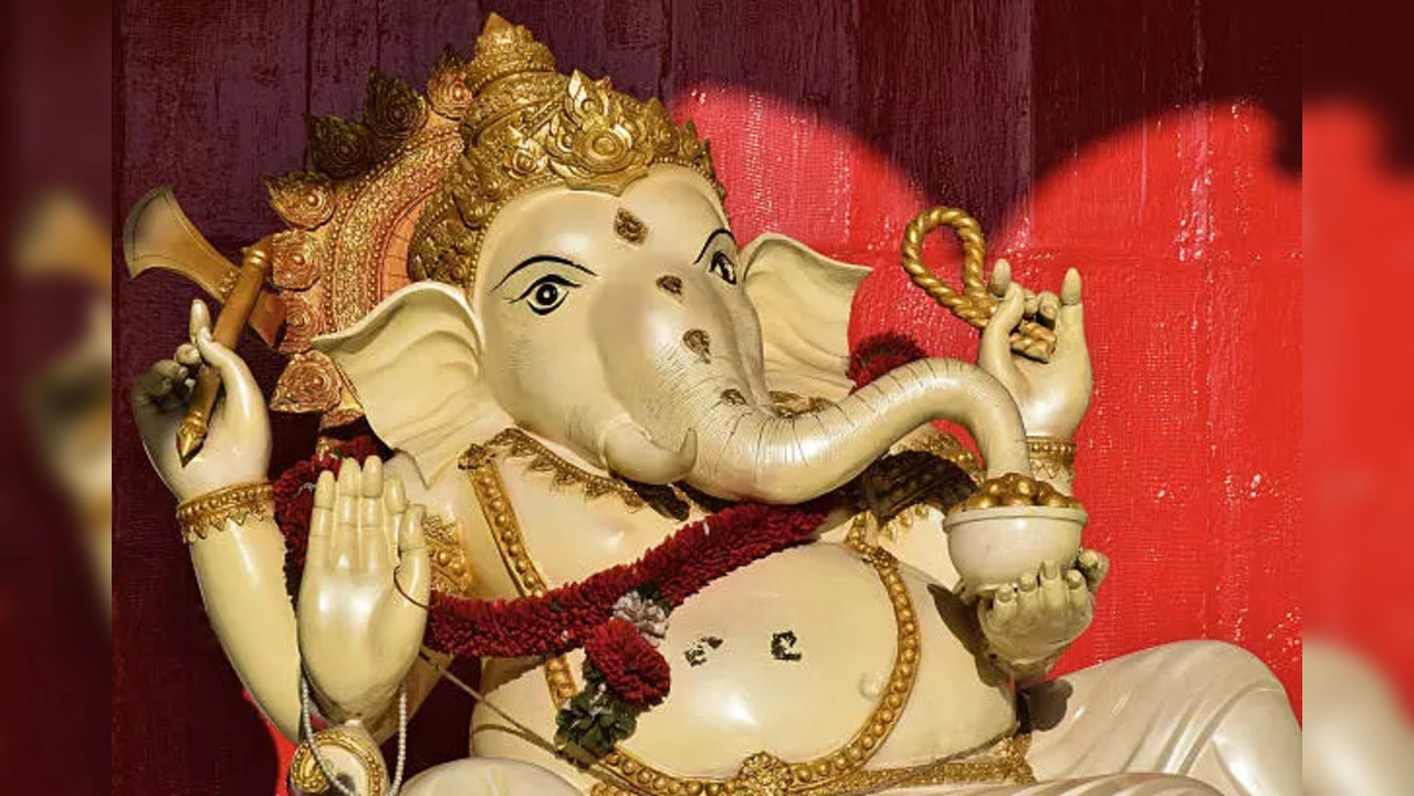 ganesh mahotsav 2024 date benefits of lord ganesha different idols worship ganpati puja vidhi tlifdu1