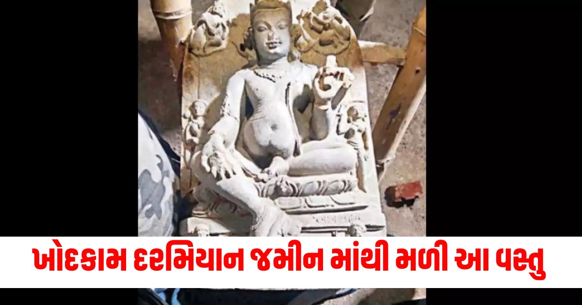 lakhisarai man digging in field suddenly weird knocking sound came found 1200 year old rare idol shockingly in lakhisarai know what happened 43