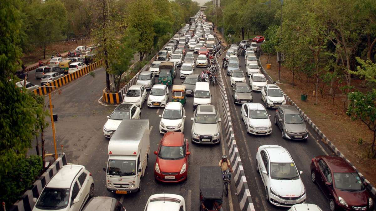 road collapsed between janakpuri and lal san mandir marg traffic affected delhi traffic police issued advisory 32