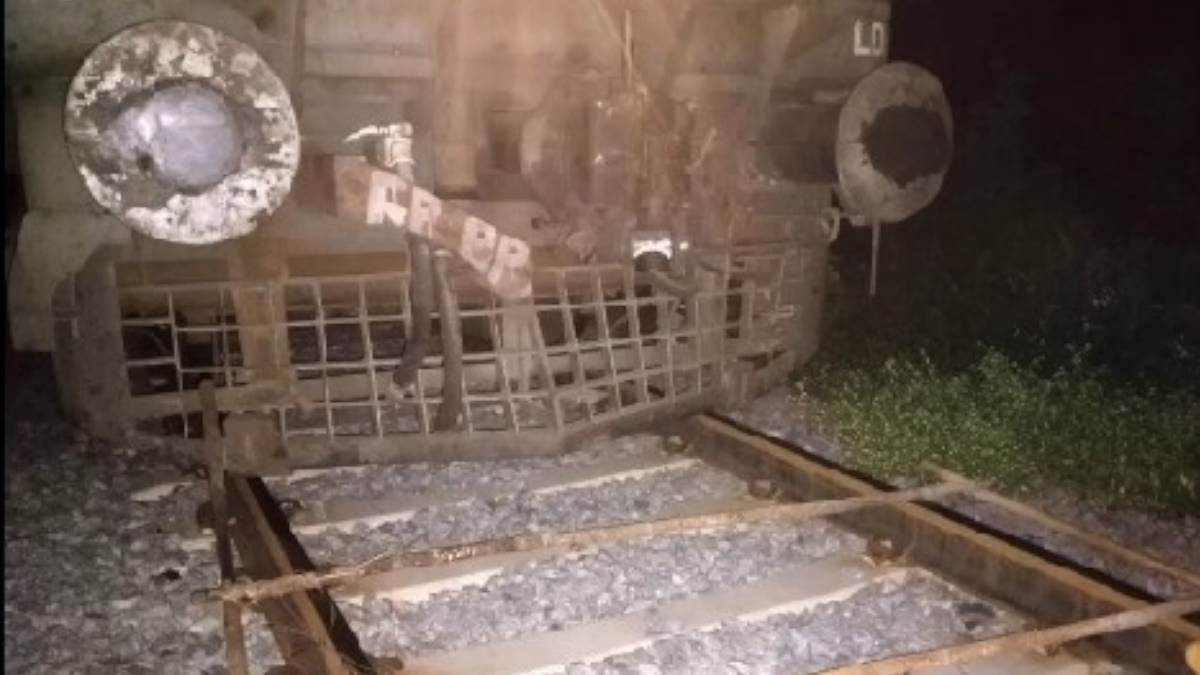 attempt to overturn train in gwalior and raebareli