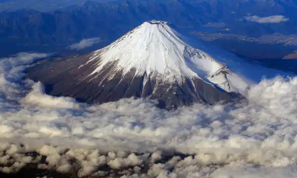 chimborazo mountain surpasses everest as world highest peak in unusual way324