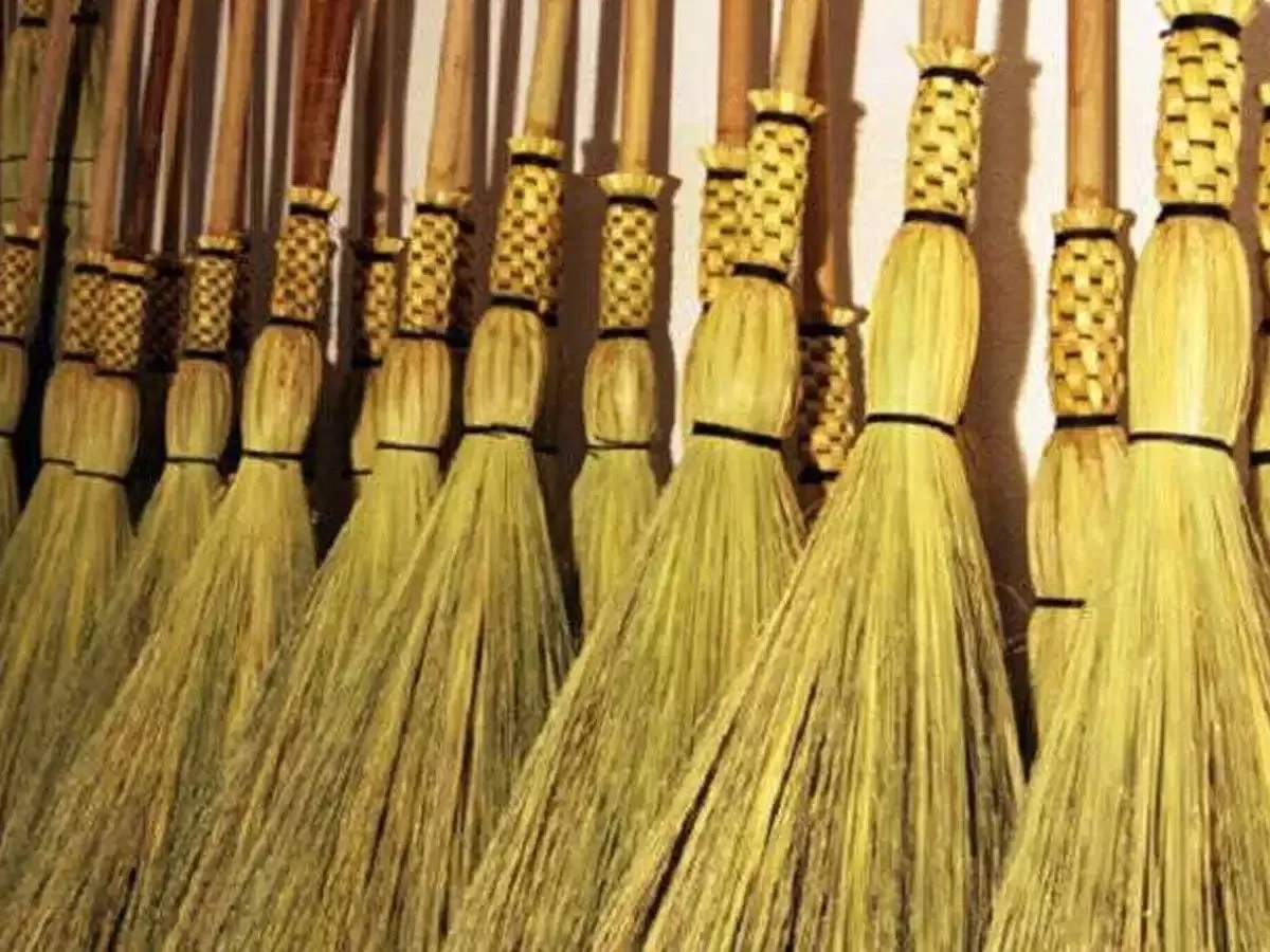 diwali 2024 vastu tips jhaadu ke upaay how broom can improve your financial condition1