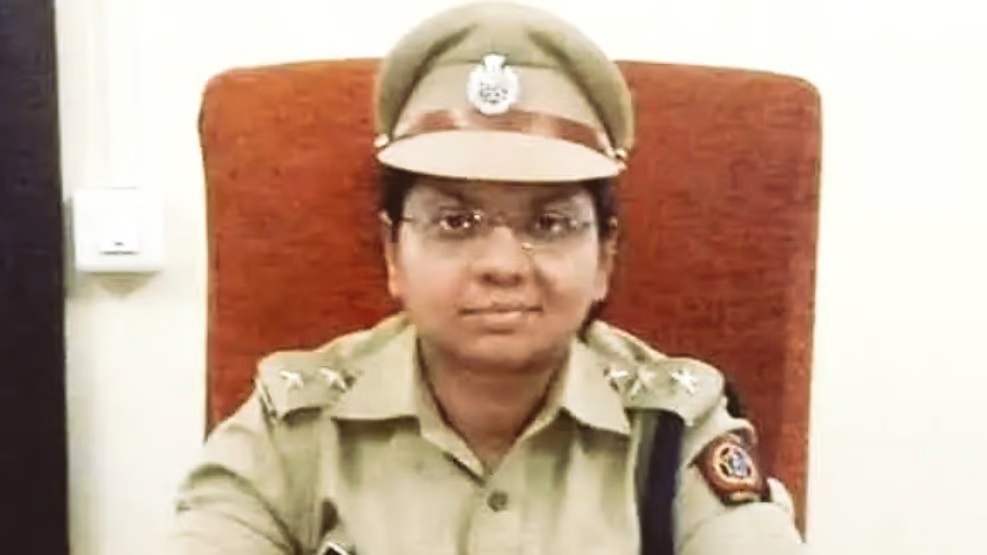 fir against ips officer bhagyashree navatke cbi action in scam related to credit society1