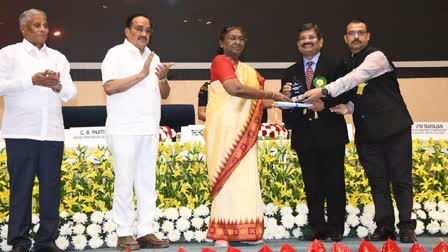 gujarat received national water award for water management president murmu honoured it342