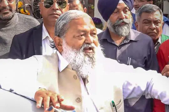 haryana new cm nayab singh saini minister anil vij angry on absent officers w345