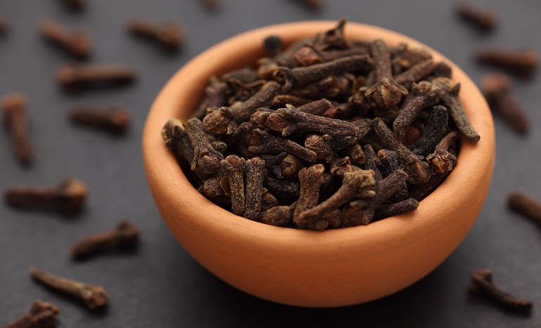 health benefits of clove use as spice laung ke fayde2