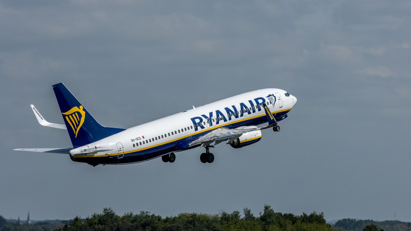 italy news plane wing blast ryanair plane explodes plane2