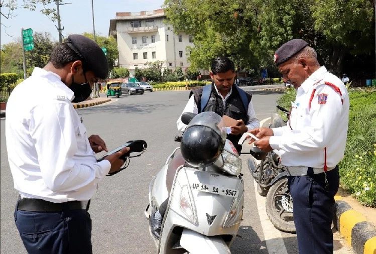 riders be careful rs 1000 challan on wearing this helmet license2