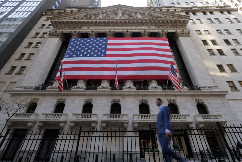 america us police arrest a man alleged suspicion of plotting to bomb new york stock