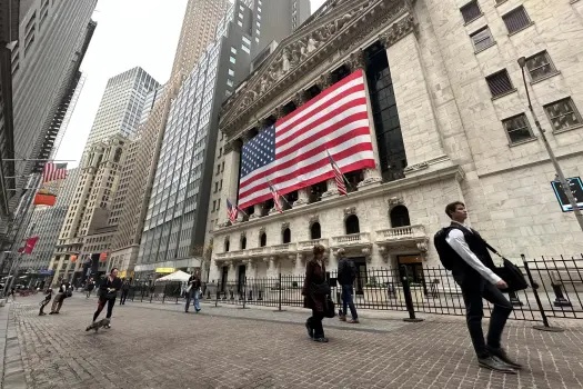 america us police arrest a man alleged suspicion of plotting to bomb new york stock