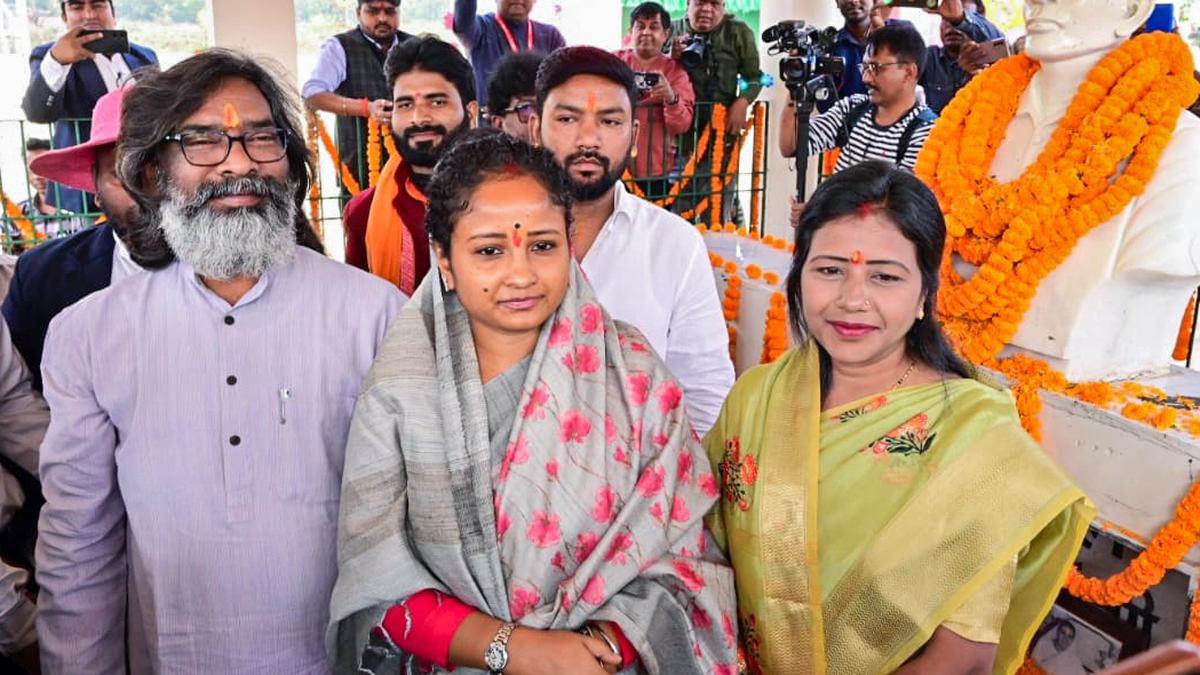 hemant soren oath ceremony hemant soren took oath as cm became cm for the fourth time1