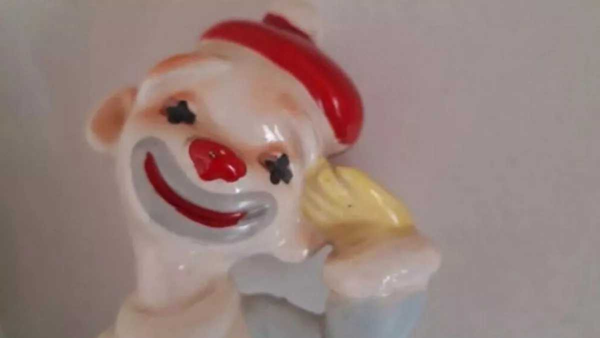 woman bought creepy clown from sale experience haunted and eerie incidents34