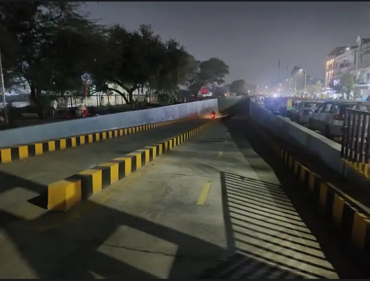 Locals worried as Sabarmati Underbridge opens without lights due to Railways and AMCs hasteeswerwe