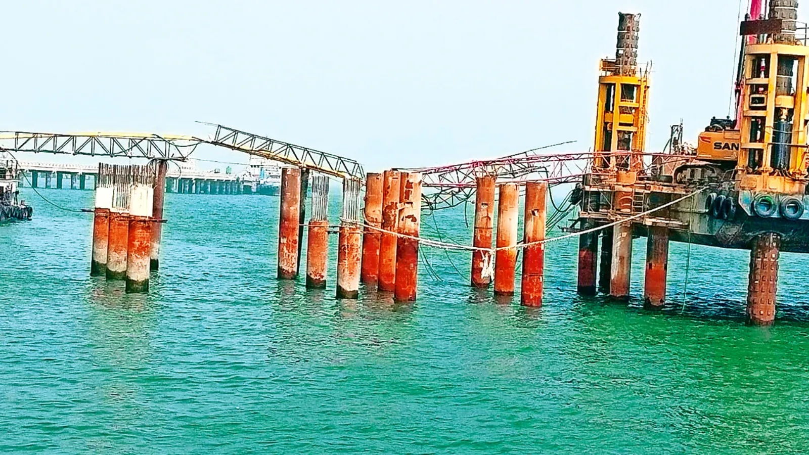 ahmedabad major accident in dwarka crane fell during the construction of coast guard jetty three died