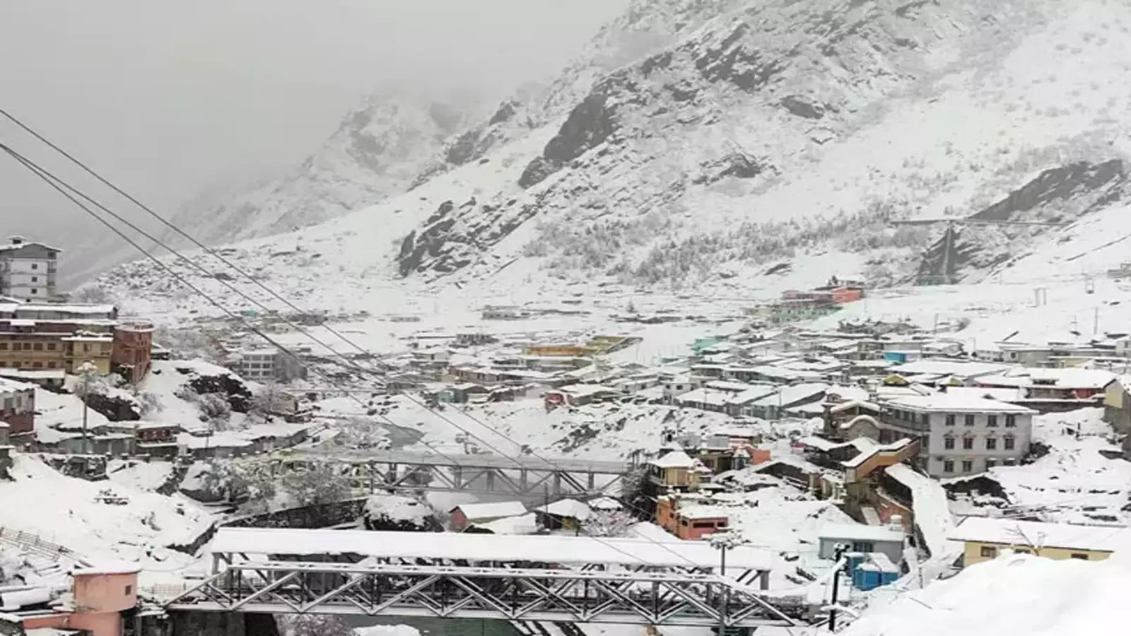 chamoli snowfall badrinath highway blocked 47 villages covered white snow1