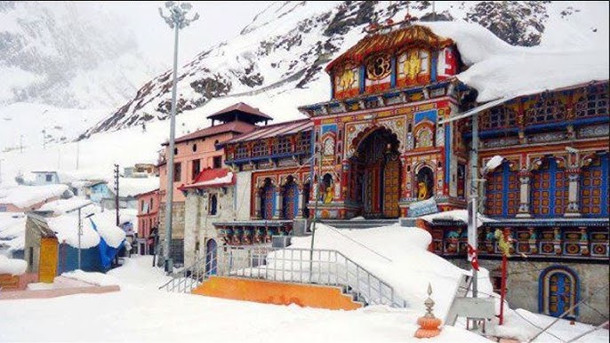 chamoli snowfall badrinath highway blocked 47 villages covered white snow2