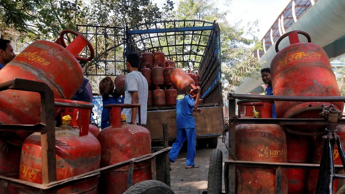 cylinder explosion accident in karnataka hubballi one more death six people have died so far1