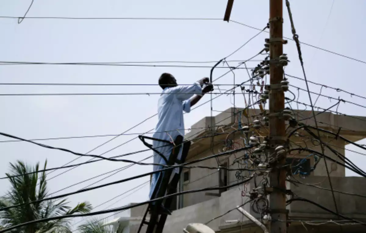 dehradun city power theft caught in premnagar electricity corporation raids commercial establishment seizes cable