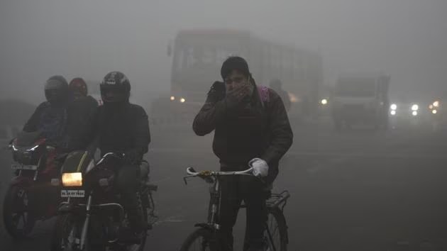 delhi shivered in cold early in morning temperature dropped to 4 degrees imd issued alert till 13 december1