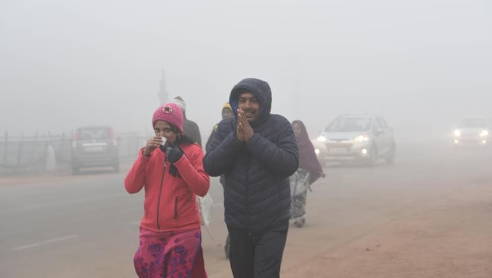 delhi shivered in cold early in morning temperature dropped to 4 degrees imd issued alert till 13 december2