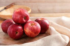 eat an apple for breakfast every day for a month weight loss will become easy heart will also remain healthy ewrw