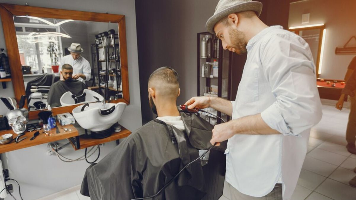 fashion beauty hair cutting barber saloon tips for cutting hair in saloon