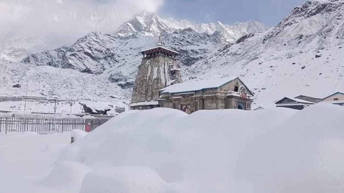 kedarnath dham heavy snowfall 30 villages covered snow gangotri yamunotri highway closed1