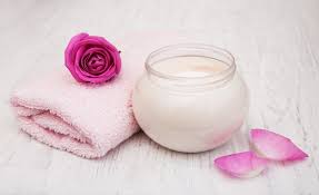 make homemade moisturizer with roses you will get glowing skin in winterWESR