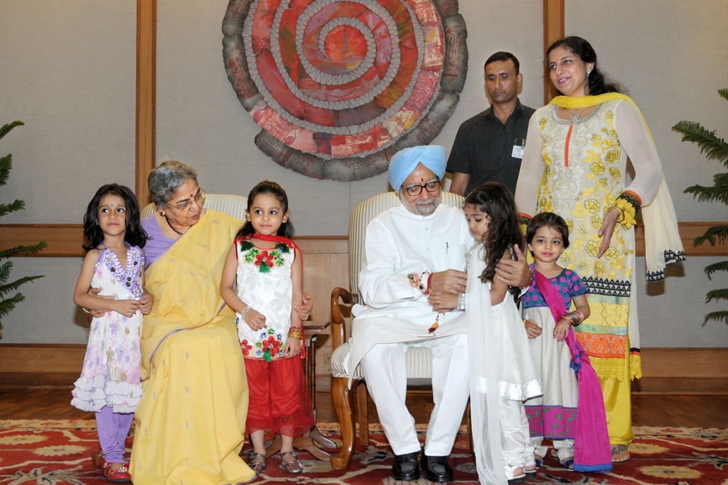 manmohan singh family tree know all about his daughters their professions education