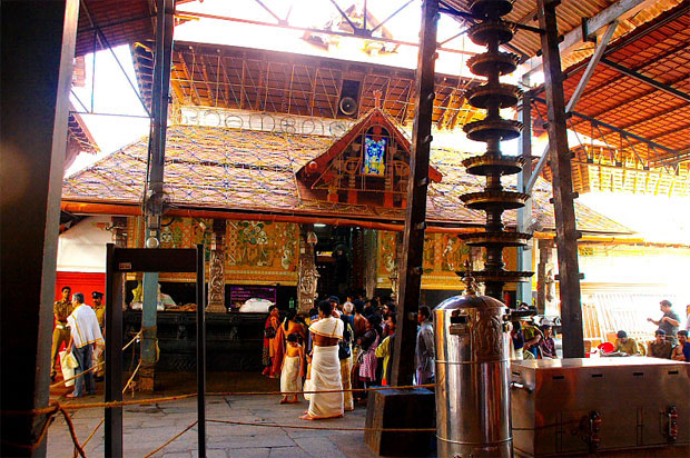 mukhye dharmik sthal guruvayur temple in south known as the dwarka of the south with a 5000 year old know history significance and facts in detailswqewqer