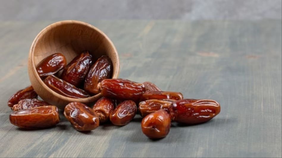 6 health benefits of eating 2 dates daily rojana khajoor khane ke fayde1