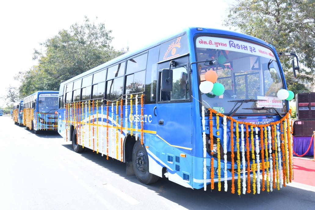 7.5 lakh passengers of Gujarat are using GSRTC live tracking mobile application1