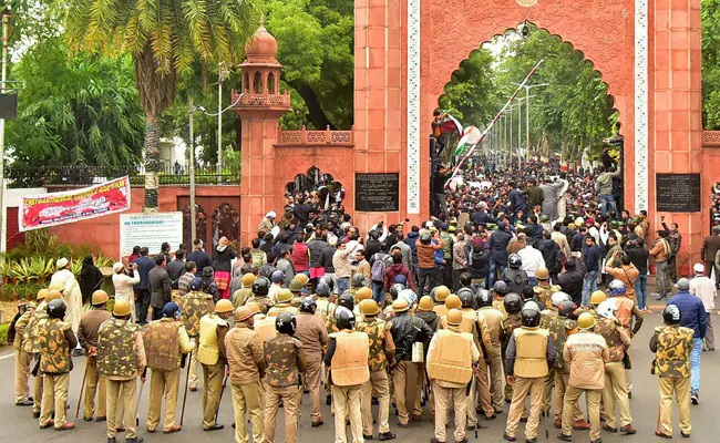 aligarh muslim university threatened to bomed through email police in action mood