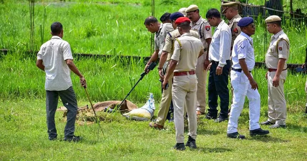 aligarh muslim university threatened to bomed through email police in action mood1