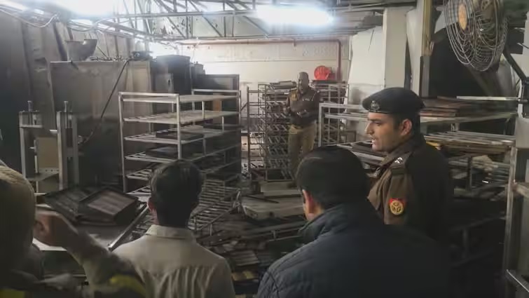 blast in agra bakery workers injured administration present on the spot1