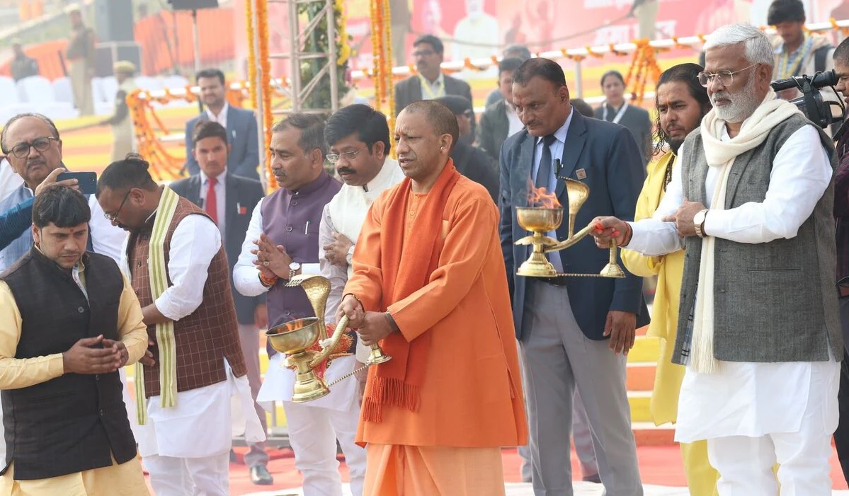 cm yogi 2 day visit to varanasi during maha kumbh also visit kashi vishwanath2