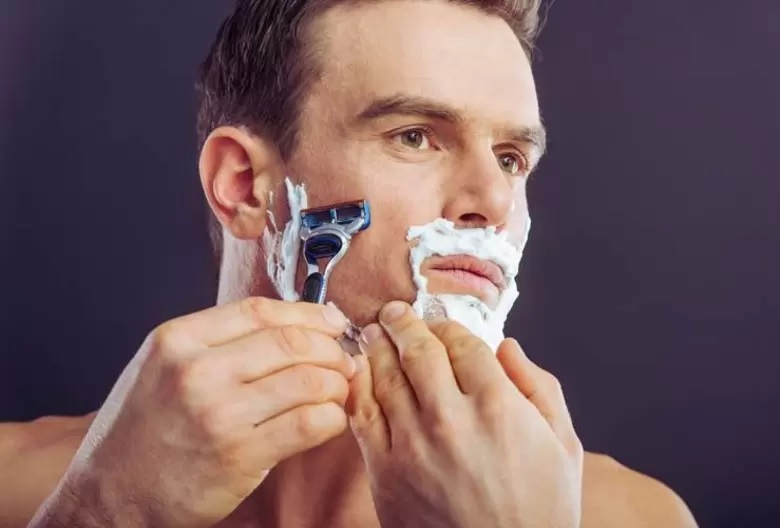 dont make these 5 mistakes while shaving you may have to consult a doctor2