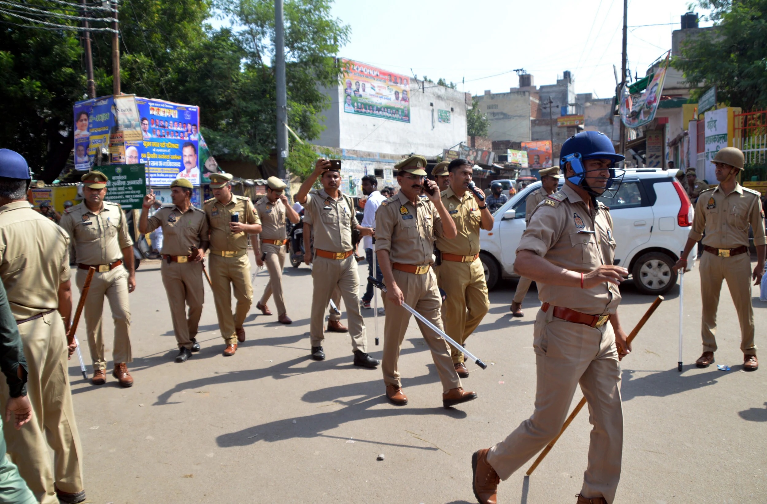 ghaziabad police ran 2 hour long campaign against drunk people 483 people were fined1