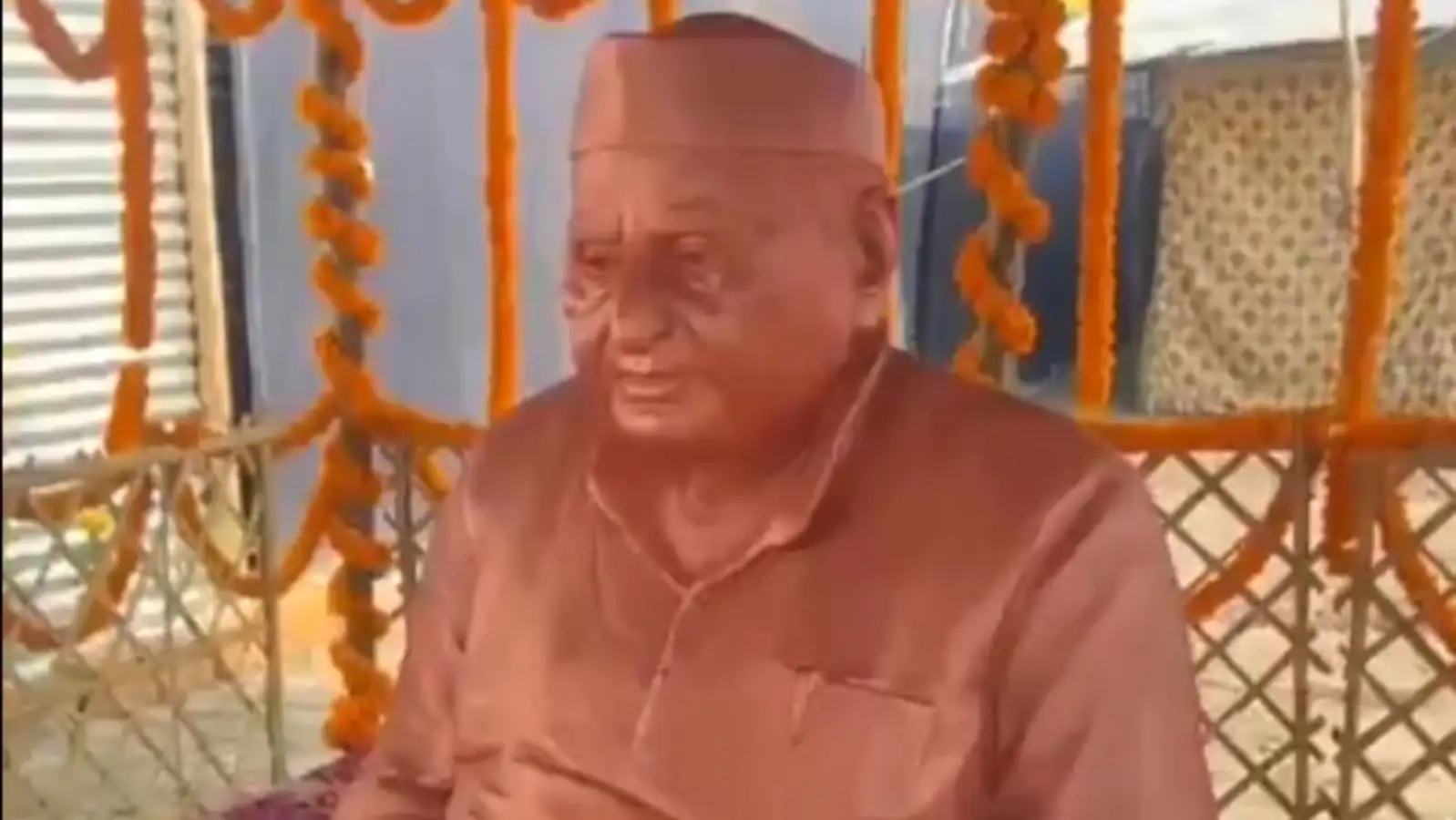 keshav prasad maurya reaction on statue of mulayam singh yadav installed in maha kumbh1