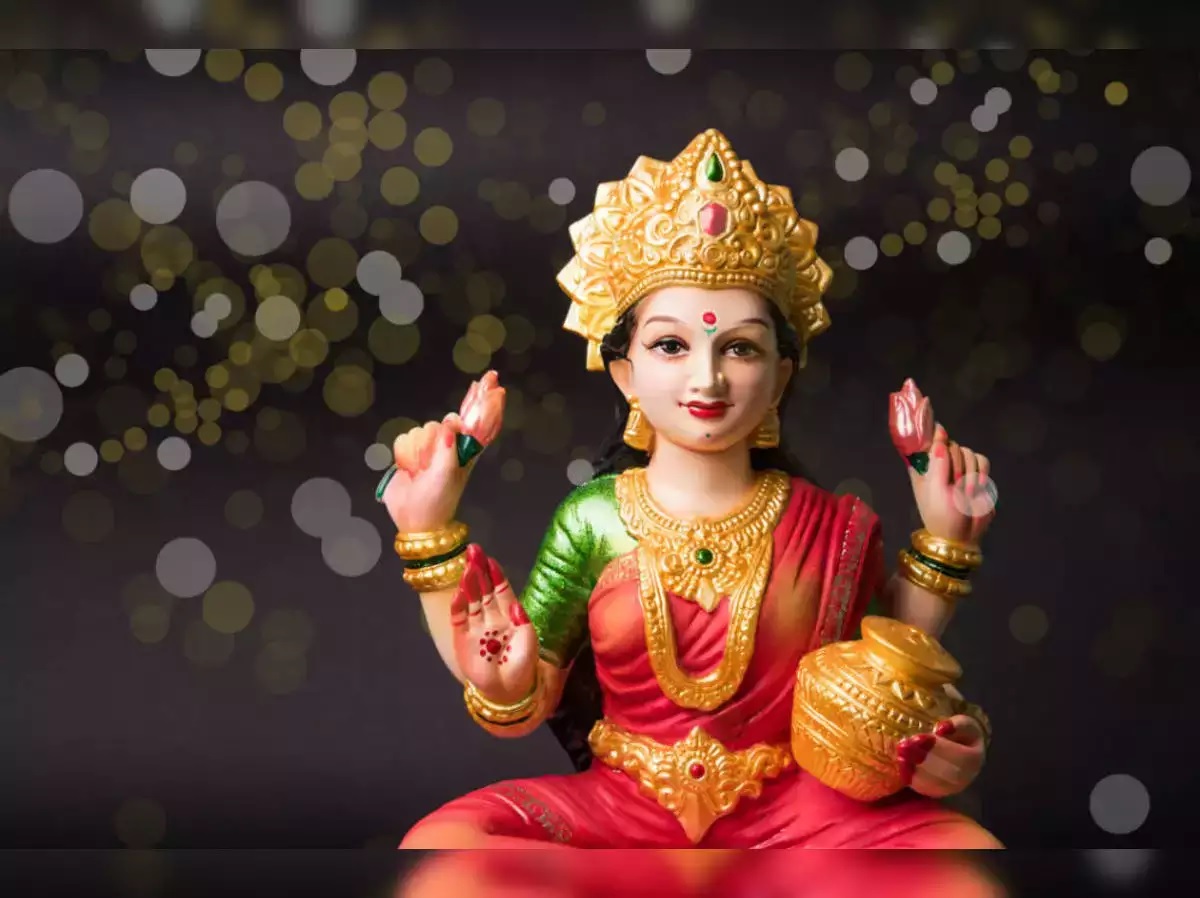 lakshmi shukrawar puja do these remedies of sindoor on friday1